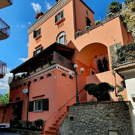 La Maison Rose *