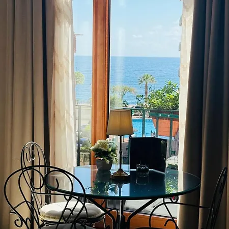 Guest house La Maison Rose *